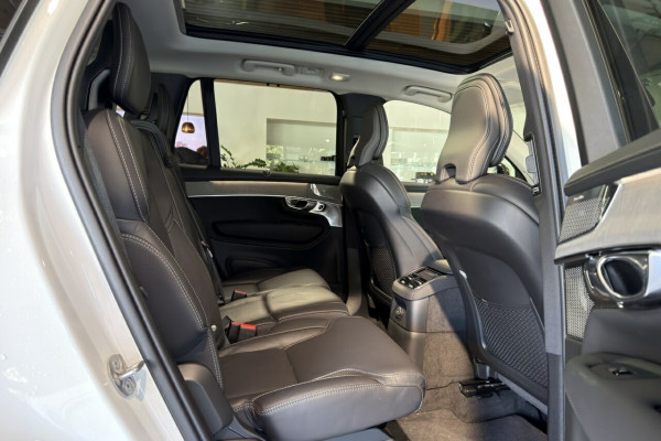 2025 Volvo XC90 L Series Ultra T8 Plug-In Hybrid SUV Image 11