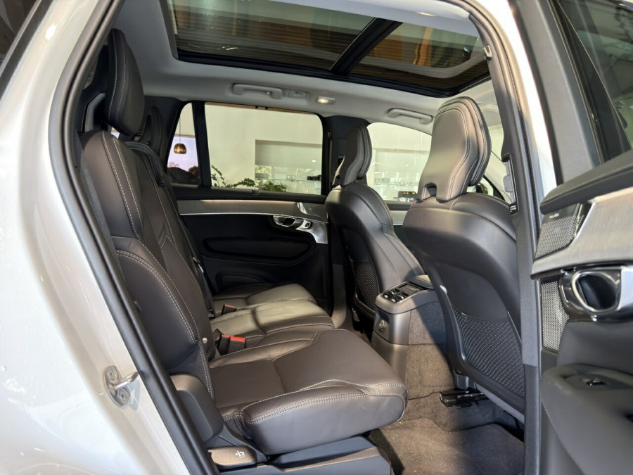 2025 Volvo XC90 L Series Ultra T8 Plug-In Hybrid SUV Image 11