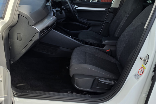 2023 Volkswagen Golf 8 110TSI Life Hatch Image 9