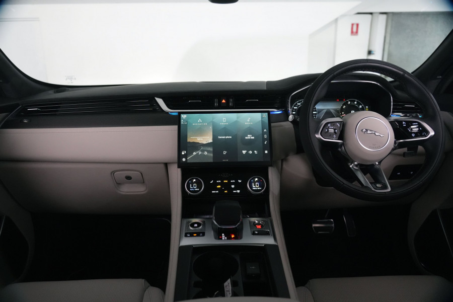 2024 Jaguar F-PACE SVR SUV Image 15