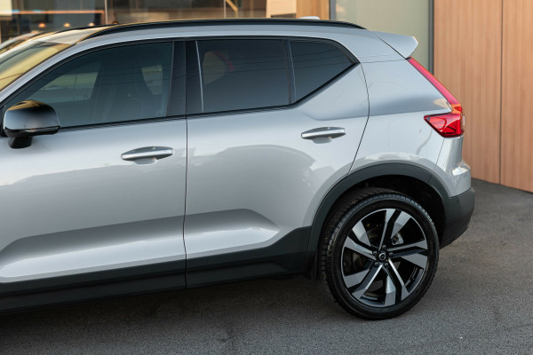 2024 MY25 Volvo XC40 XZ Ultra B4 Dark SUV Image 19