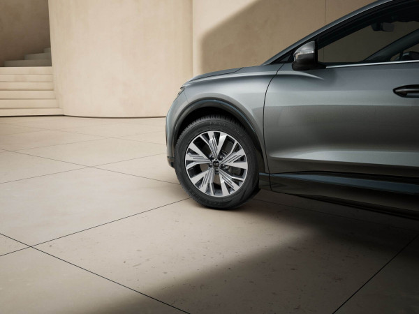 2025 MY24 Audi Q4 e-tron F4 45 SUV image 5