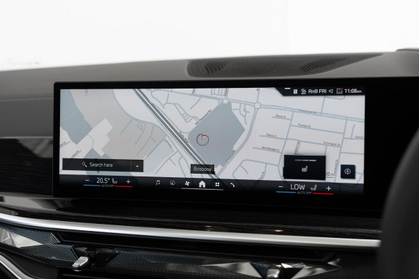 2025 BMW X7 G07 LCI xDrive40i M Sport SUV image 13