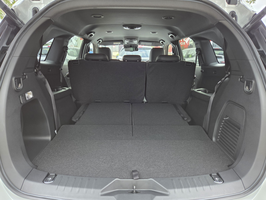 2026 Isuzu MU-X RJ X-TERRAIN SUV Image 12