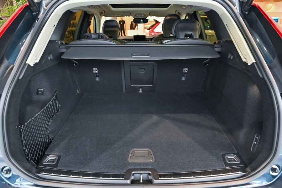 2026 Volvo XC60 UZ Ultra B5 Dark SUV Image 10