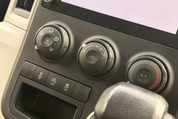 2021 Toyota HiAce GDH300R  Crew Van Image 17