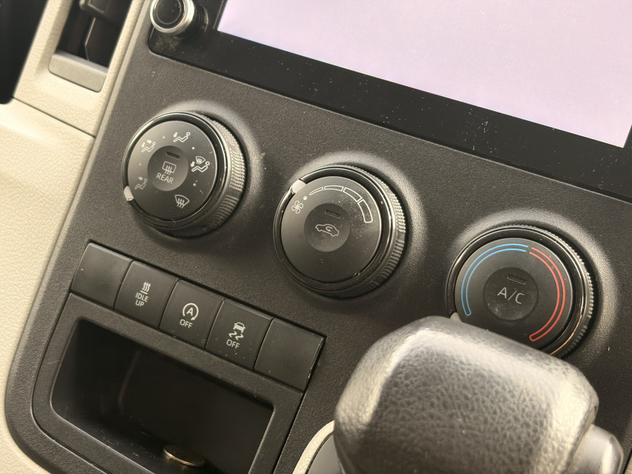 2021 Toyota HiAce GDH300R  Crew Van Image 17