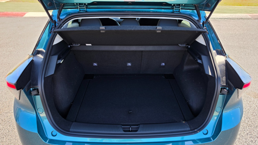 2026 MG MG4 AH4E Essence 64 Hatch Image 17