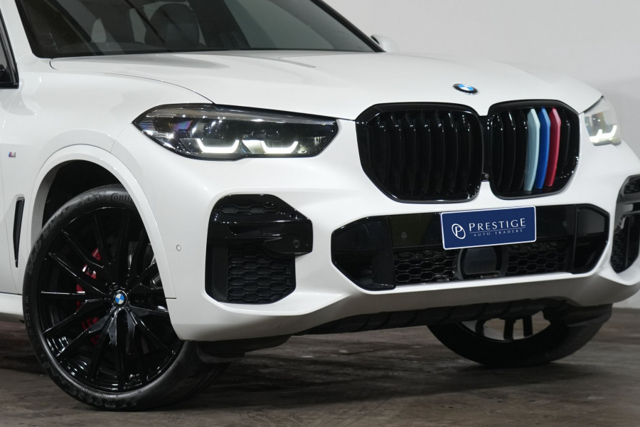 2022 BMW X5 xDrive30d SUV Image 2