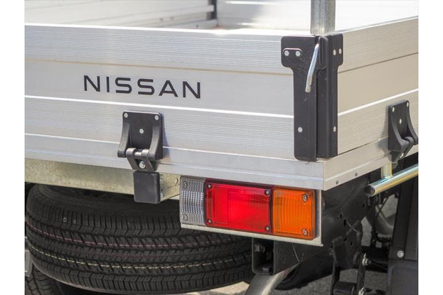 2021 Nissan Navara D23 SL Cab chassis Image 3