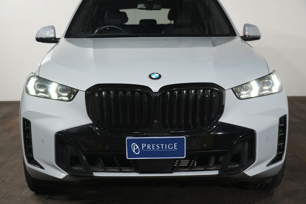 2023 BMW X5 xDrive30d M Sport SUV Image 3