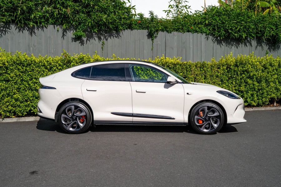 2026 MG IM6 100 RWD EV SUV Image 2