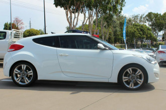 2012 Hyundai Veloster FS + Coupe Hatchback image 10