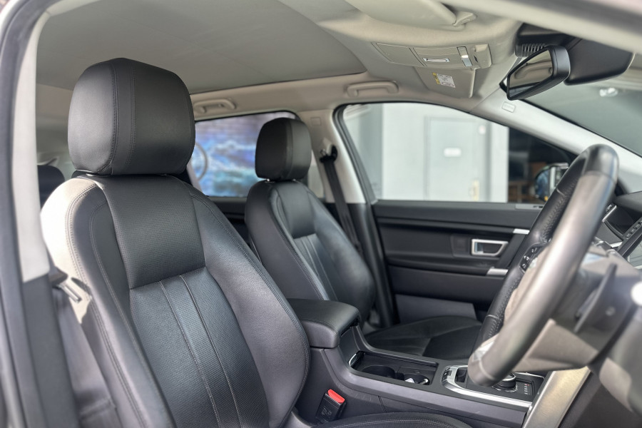 2017 Land Rover Discovery Sport L550 TD4 SE SUV Image 14