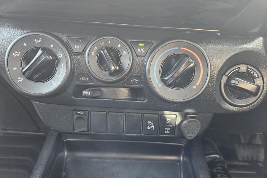 2022 Toyota HiLux GUN126R SR Double-Cab Cab-Chassis Image 32