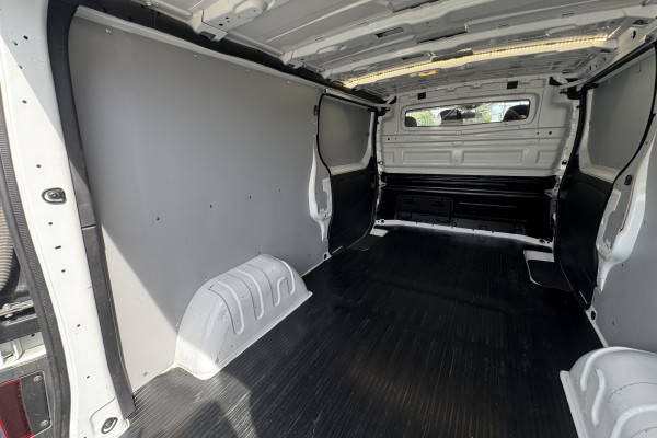 2022 Mitsubishi Express SN GLX+ Van Image 12