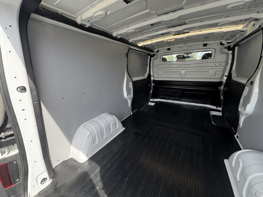 2022 Mitsubishi Express SN GLX+ Van Image 12