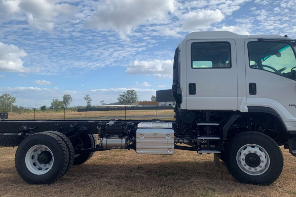 2025 Isuzu  FTS 150-260 AT C43 4X4 Cab Chassis Image 3