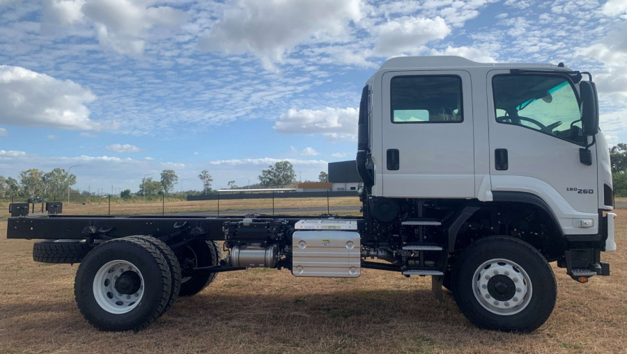 2025 Isuzu  FTS 150-260 AT C43 4X4 Cab Chassis Image 3