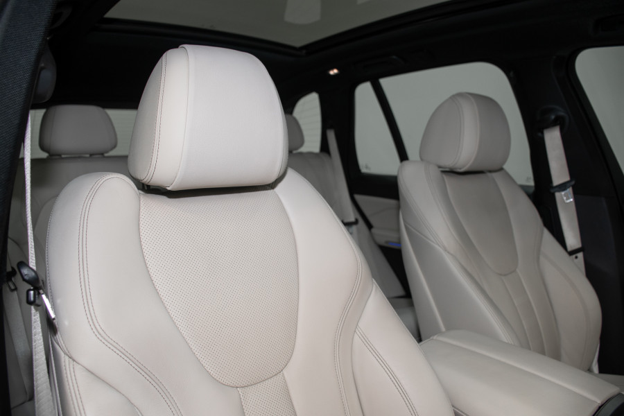 2020 BMW X5 M50i SUV Image 4