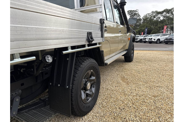 2024 Toyota LandCruiser GDJL79R (Cab Chassis) GXL Double-Cab Cab-Chassis Image 4