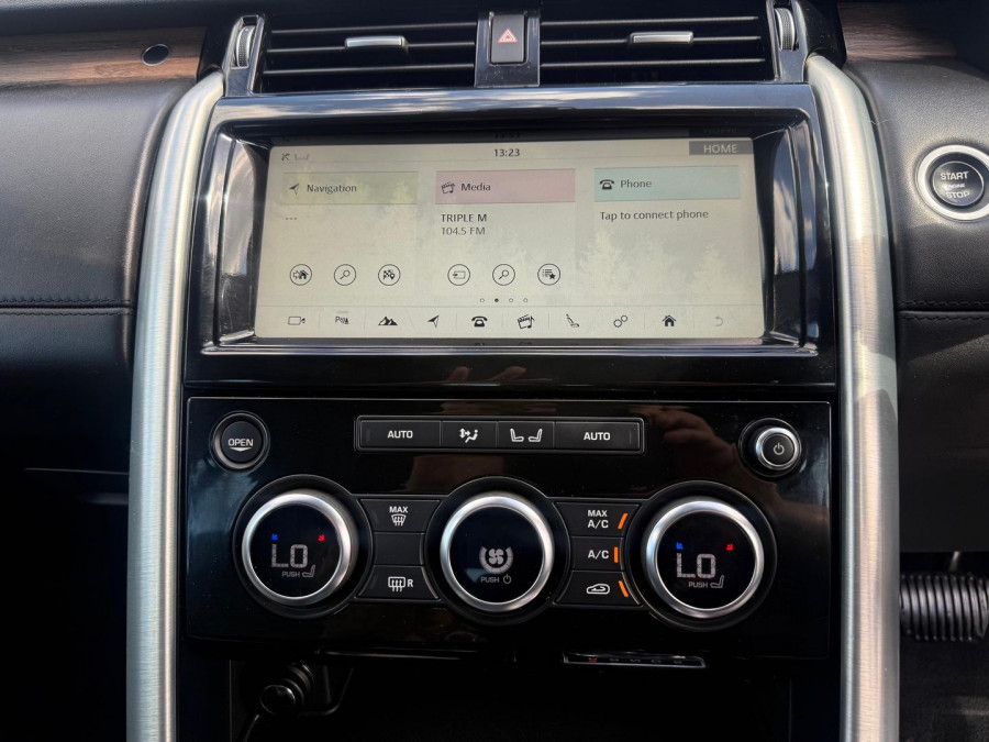 2018 Land Rover Discovery Series 5 HSE Luxury SUV Image 21