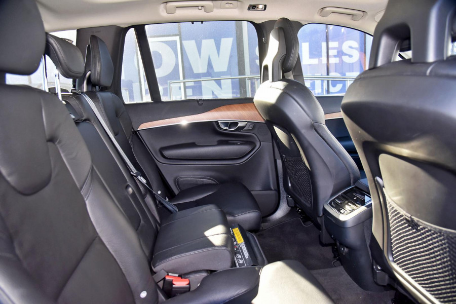 2021 Volvo XC90 L Series T6 Momentum SUV Image 11