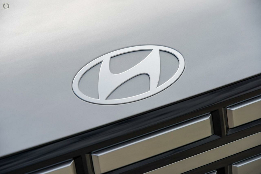 2025 Hyundai Santa Fe MX5.V1 Hybrid SUV Image 11