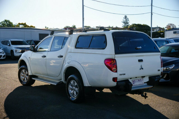 2013 MY14 Mitsubishi Triton MN GLX Ute Image 2