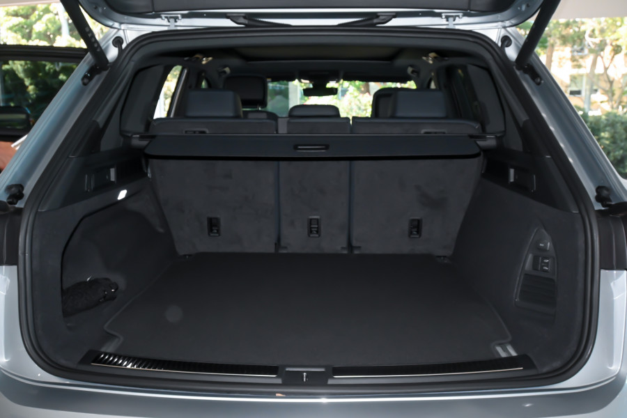 2025 Volkswagen Touareg RC 210TDI R-Line SUV