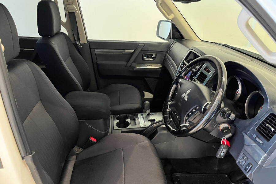 2015 Mitsubishi Pajero NX GLX SUV Image 11