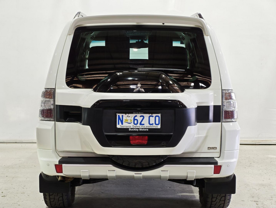 2020 Mitsubishi Pajero NX GLS SUV Image 4