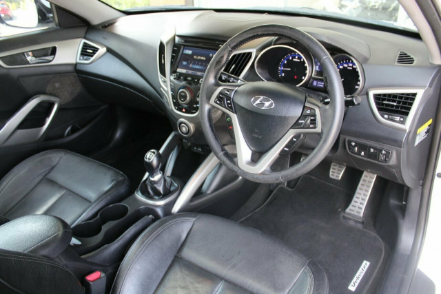 2012 Hyundai Veloster FS + Coupe Hatchback Mobile Image 24