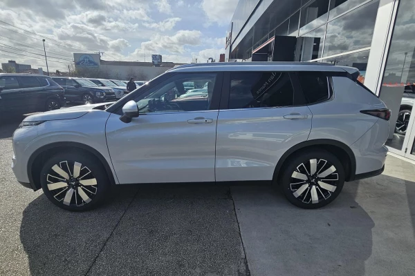 2026 MY25 Mitsubishi Outlander ZM Aspire SUV Image 2