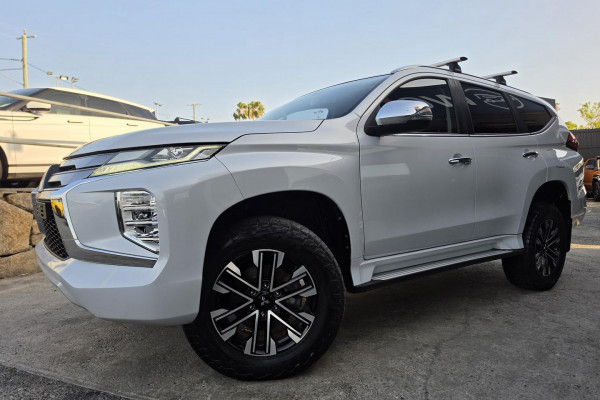 2020 Mitsubishi Pajero Sport QE GLS SUV Image 1
