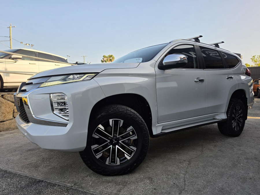 2020 Mitsubishi Pajero Sport QE GLS SUV Image 1