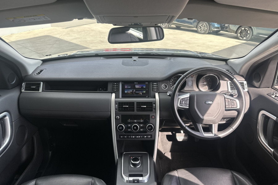 2017 Land Rover Discovery Sport L550 TD4 SE SUV Image 16