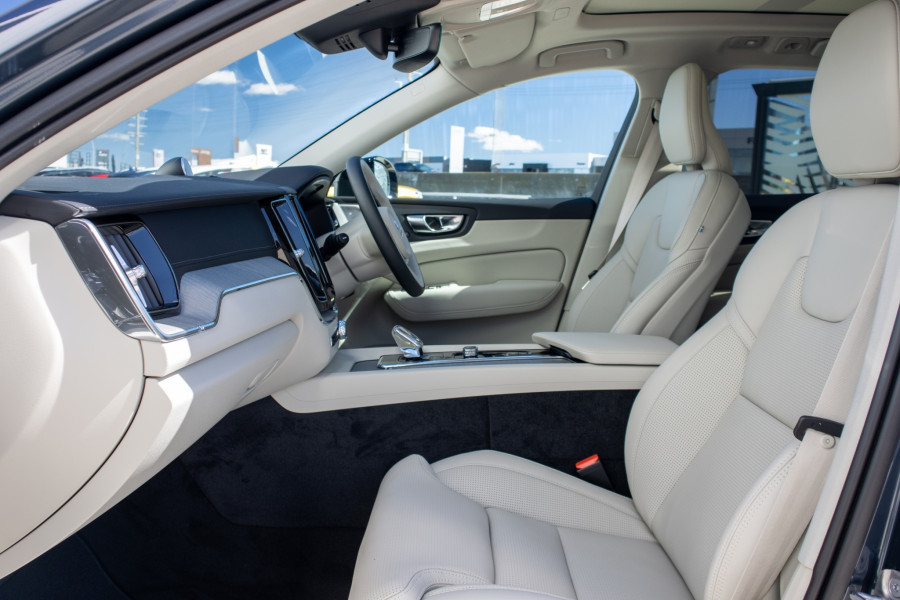 2025 Volvo XC60 UZ Ultra T8 Plug-In Hybrid SUV Image 7