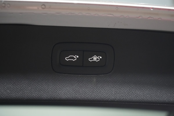 2021 Volvo XC90 L Series T8 Recharge SUV Image 36