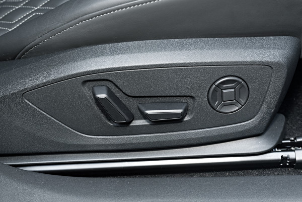 2025 MY24 Audi Q4 e-tron F4 55 SUV image 17