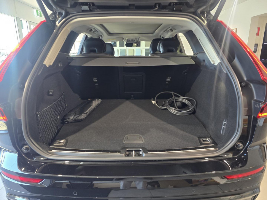 2026 Volvo XC60 UZ Ultra T8 Plug-in Hybrid Dark SUV Image 6