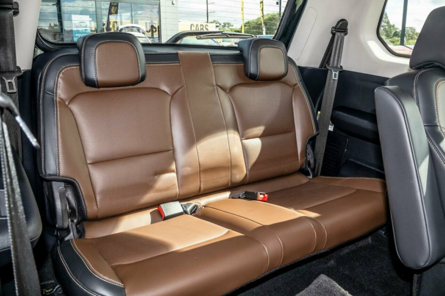 2023 Mahindra Scorpio  Z8L SUV Image 8