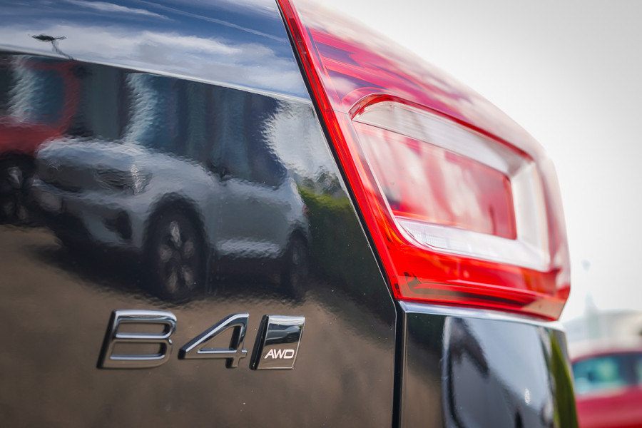2024 MY25 Volvo XC40 XZ Black Edition SUV Image 12