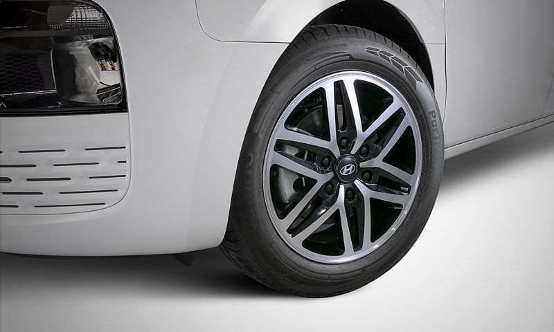 18" Pohang single alloy wheel - gloss black machined face