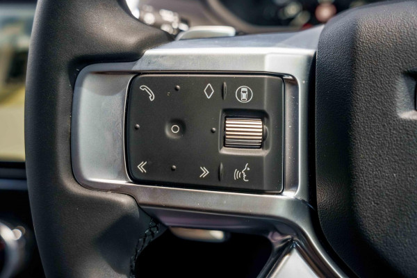 2025 Land Rover Discovery Series 5 D350 Dynamic SE SUV image 12