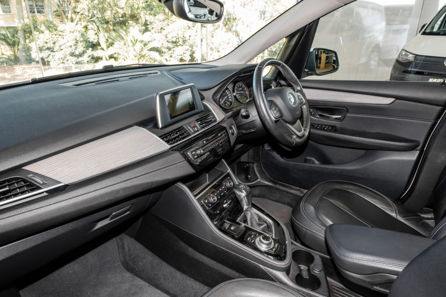 2015 BMW 2 Series 220i Sport Line Hatch