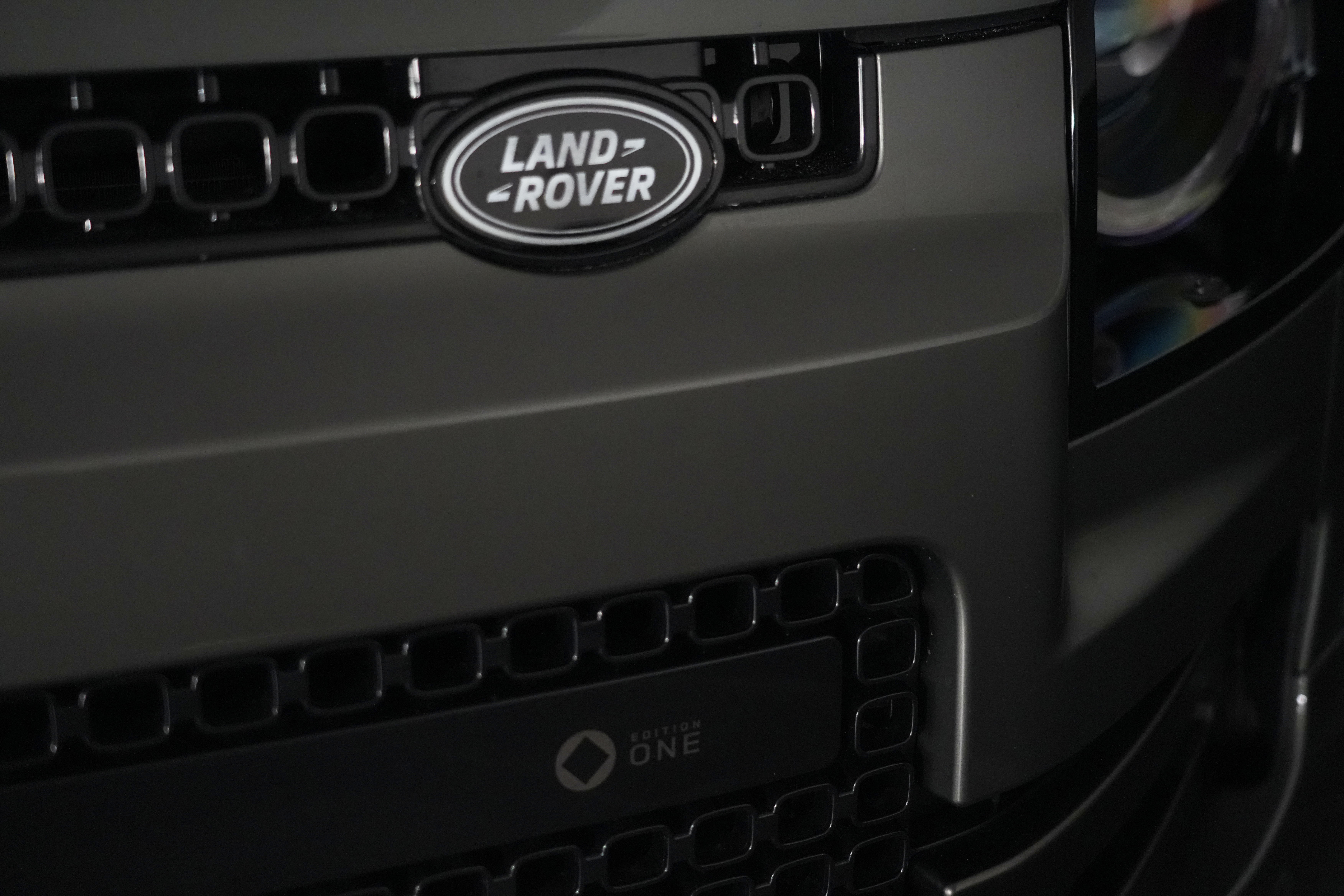 2025 Land Rover Defender L663 110 P635 OCTA SUV Image 20