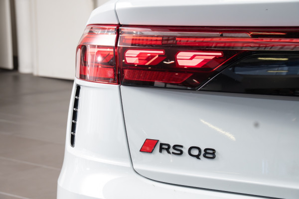 2025 Audi RS Q8 F1 TFSI SUV image 24