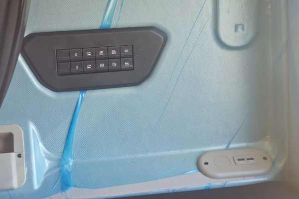 2025 Iveco S-way AXLE RIGIDS Cab Chassis Image 11