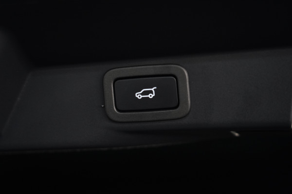 2022 Land Rover Range Rover Sport P575 SVR Carbon Edition SUV Image 29